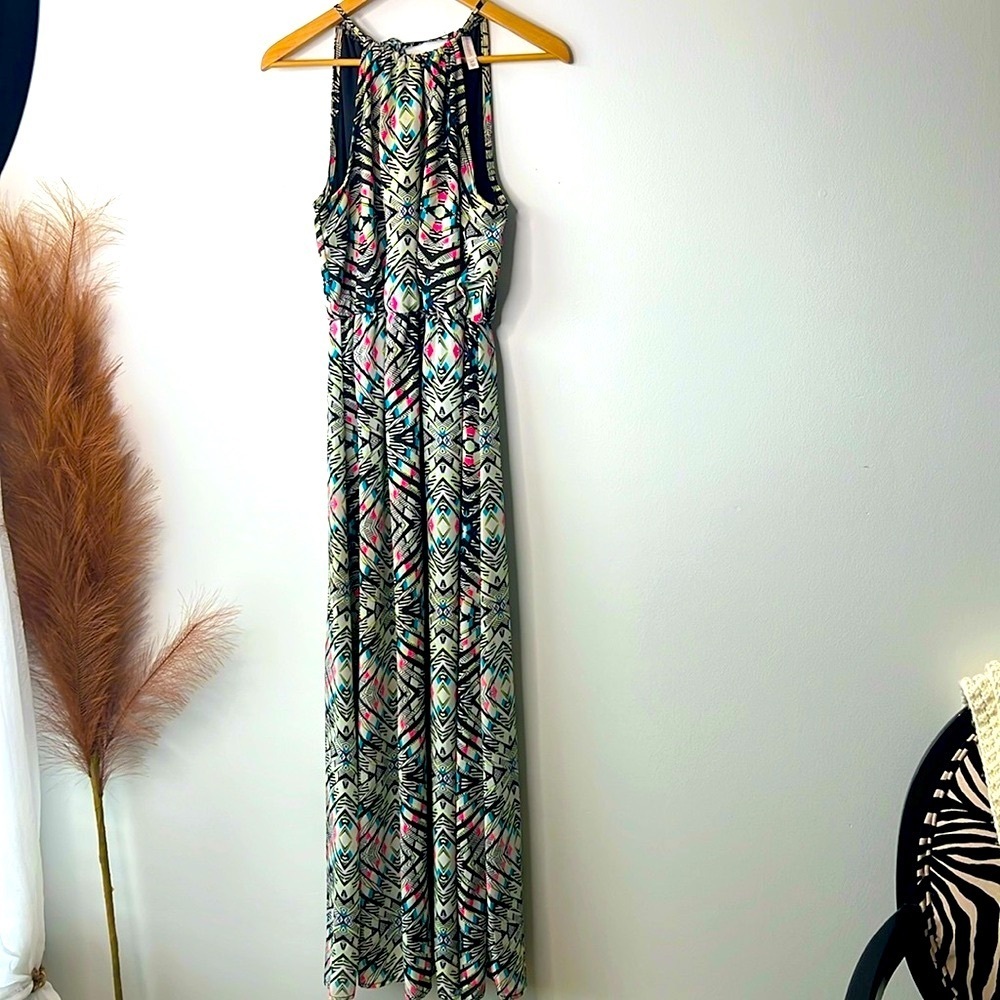 Xhilaration lined sleeveless maxi dress elastic waistline and tie-string back.